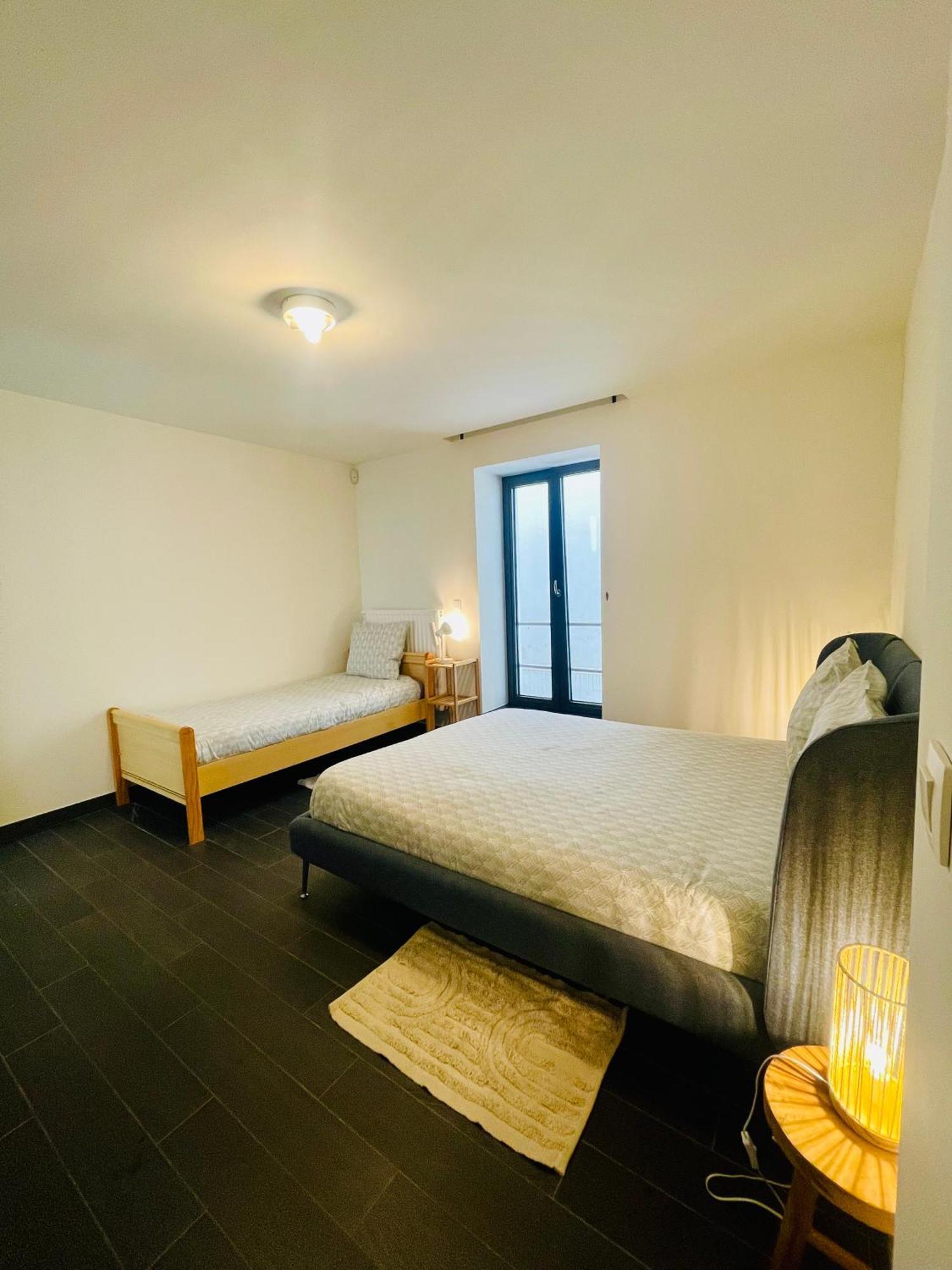 Down Town Spacious Loft Retreat With Private Parking Brussel Eksteriør bilde