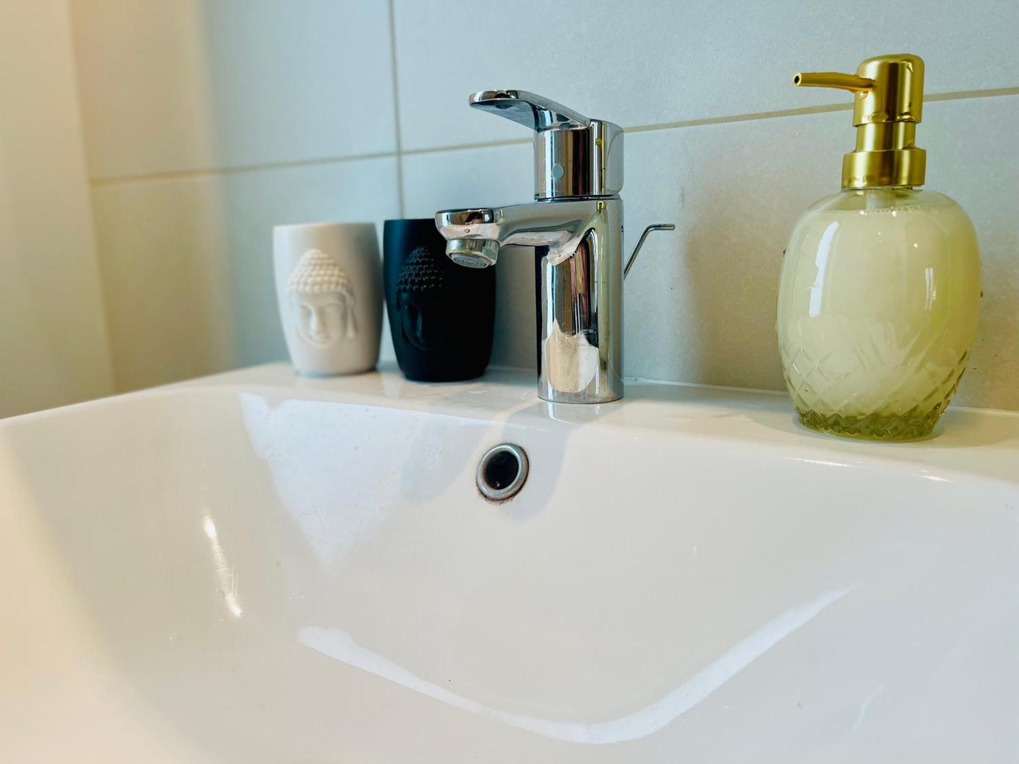 Down Town Spacious Loft Retreat With Private Parking Brussel Eksteriør bilde