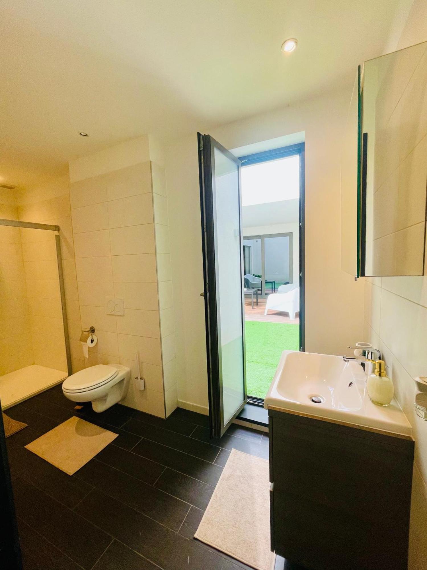 Down Town Spacious Loft Retreat With Private Parking Brussel Eksteriør bilde