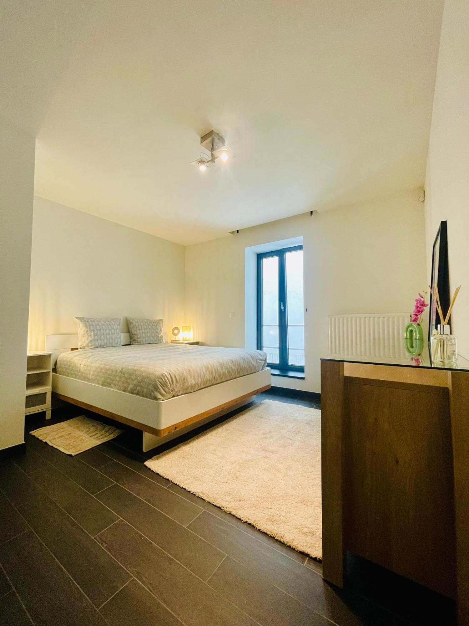 Down Town Spacious Loft Retreat With Private Parking Brussel Eksteriør bilde